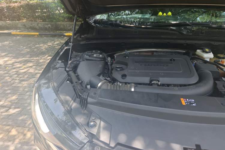 Used Buick Envision 2023 Encore Plus 652T Five-Seat All-Wheel-Drive Luxury Model Engine Bay Right