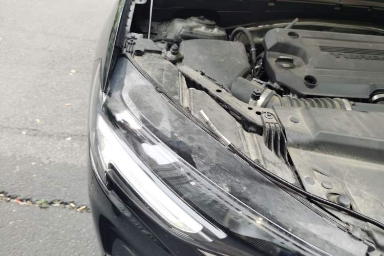 Used Buick Envision 2023 Encore Plus 652T Five-Seat Luxury Model Engine Bay Right
