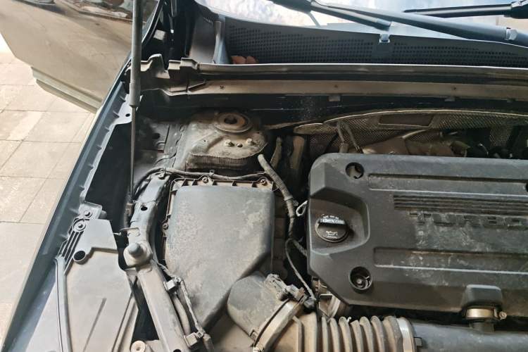 Used Buick Envision 2023 Encore Plus 652T Five-Seat Luxury Model Engine Bay Right
