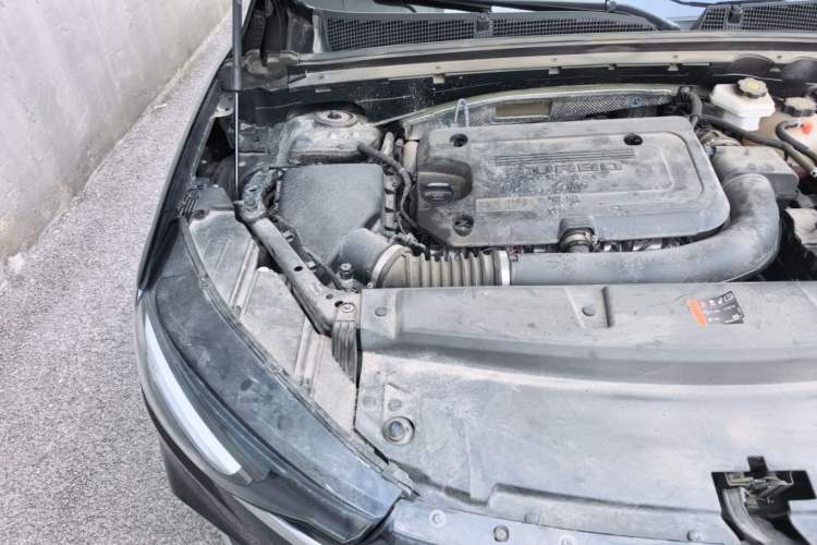 Used Buick Envision 2023 Encore Plus 652T Five-Seat Luxury Model Engine Bay Right
