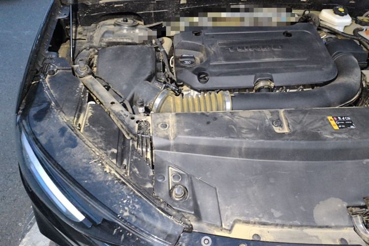 Used Buick Envision 2023 Encore Plus 652T Five-Seat All-Wheel-Drive Luxury Model Engine Bay Right