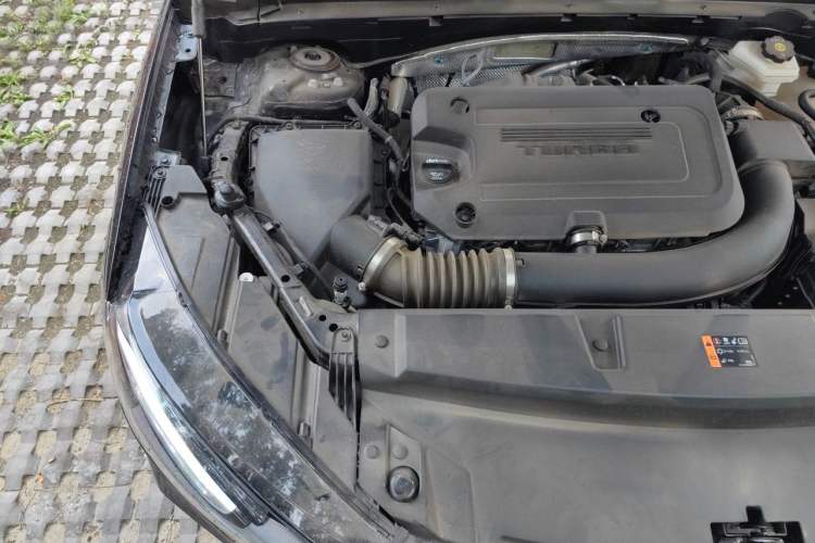 Used Buick Envision 2023 Encore Plus 652T Five-Seat Luxury Model Engine Bay Right