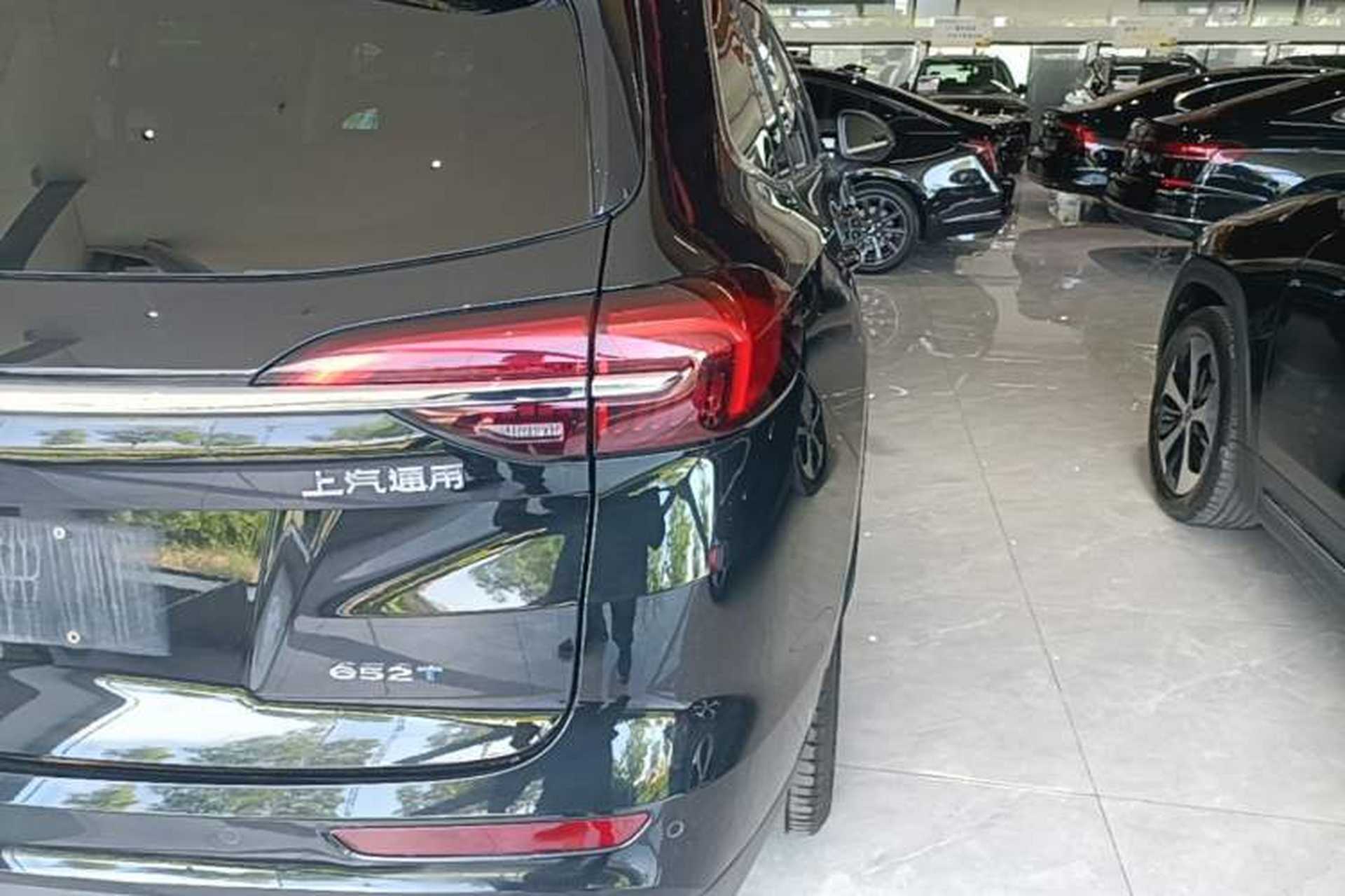 Used Buick Envision 2023 Encore Plus 652T Five-Seat Luxury Model Exterior 3