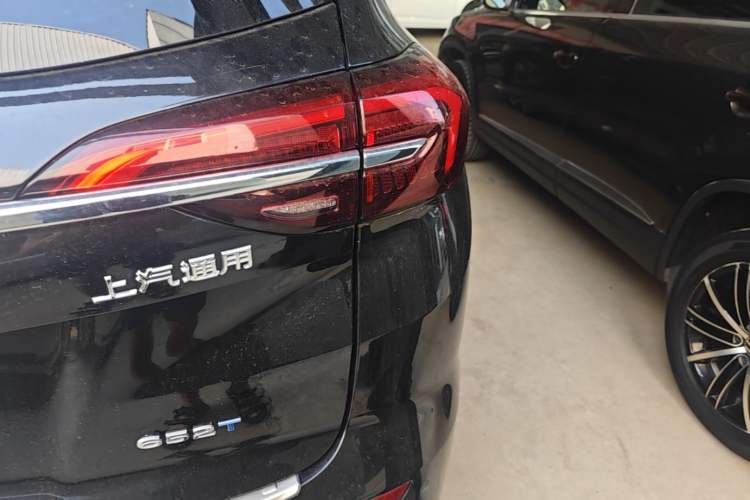 Used Buick Envision 2023 Encore Plus 652T Five-Seat Luxury Model Exterior 3