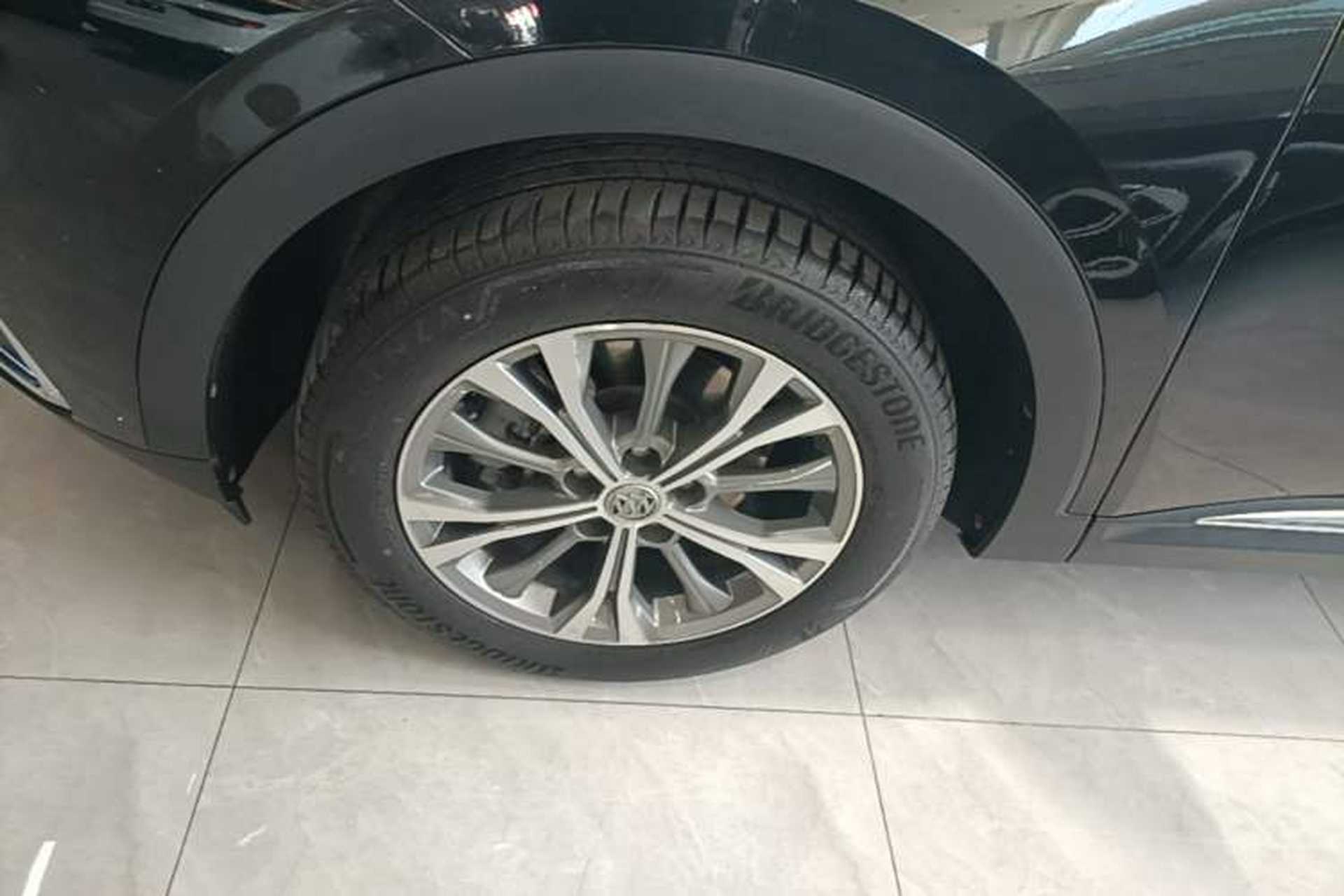 Used Buick Envision 2023 Encore Plus 652T Five-Seat Luxury Model Exterior 4