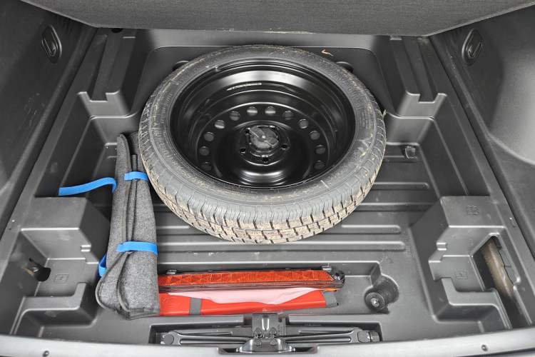 Used Buick Envision 2023 Encore Plus 652T Five-Seat Luxury Model Exterior 4