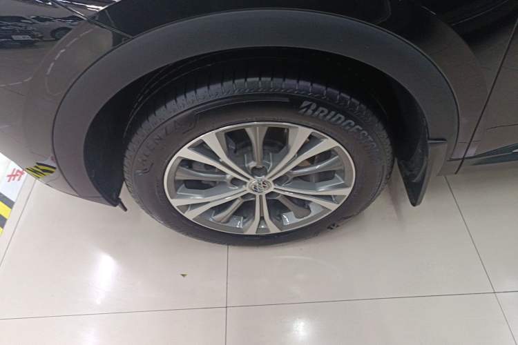Used Buick Envision 2023 Encore Plus 652T Five-Seat Luxury Model Exterior 4