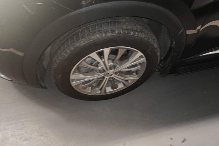 Used Buick Envision 2023 Encore Plus 652T Five-Seat Luxury Model Exterior 4
