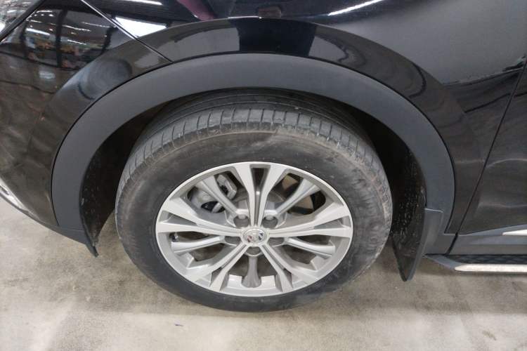 Used Buick Envision 2023 Encore Plus 652T Five-Seat Luxury Model Exterior 4