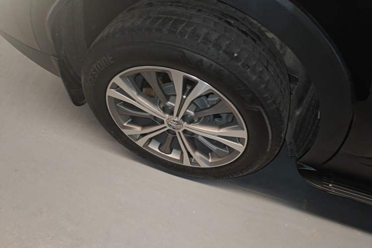 Used Buick Envision 2023 Encore Plus 652T Five-Seat Luxury Model Exterior 5