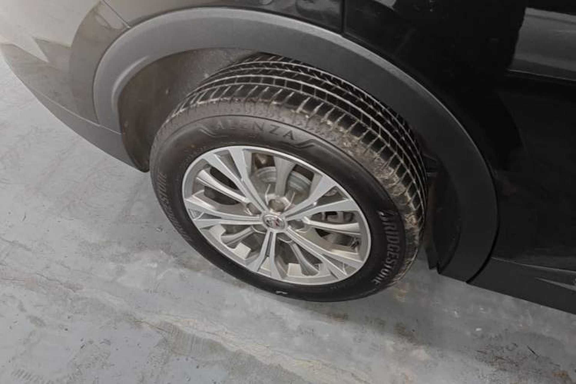 Used Buick Envision 2023 Encore Plus 652T Five-Seat Luxury Model Exterior 5