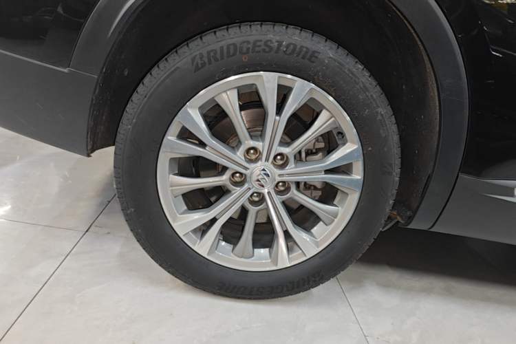 Used Buick Envision 2023 Encore Plus 652T Five-Seat Luxury Model Exterior 5