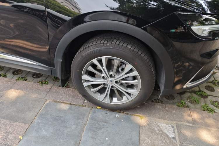 Used Buick Envision 2023 Encore Plus 652T Five-Seat Luxury Model Exterior 7
