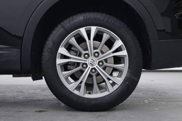 Used Buick Envision 2023 Encore Plus 652T Five-Seat All-Wheel-Drive Luxury Model Exterior 9