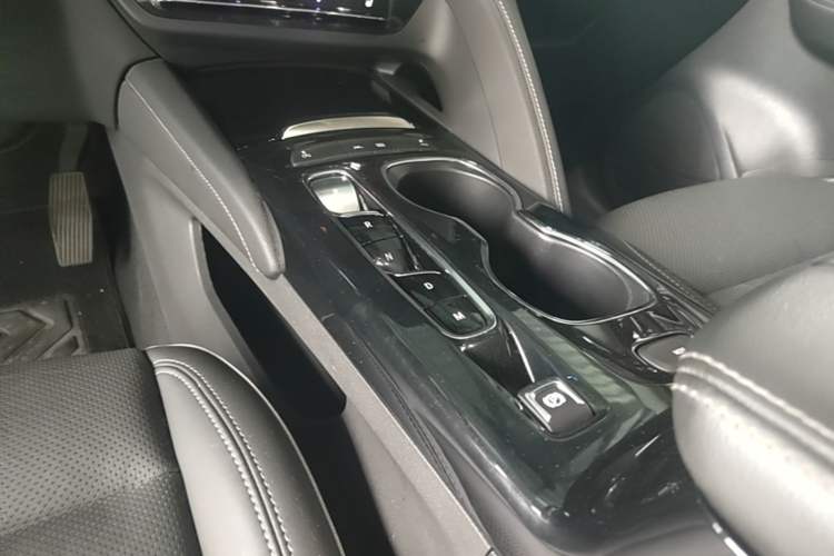 Used Buick Envision 2023 Encore S 552T Two-Wheel Drive Luxury Model Gear Lever