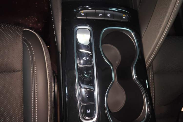 Used Buick Envision 2023 Encore Plus 652T Five-Seat Luxury Model Gear Lever