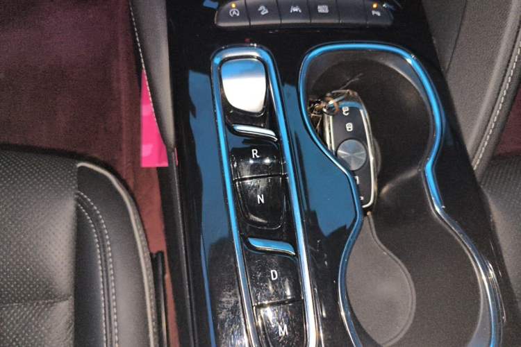Used Buick Envision 2023 Encore Plus 652T Five-Seat All-Wheel-Drive Luxury Model Gear Lever