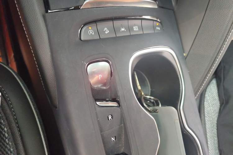 Used Buick Envision 2023 Encore Plus 652T Five-Seat All-Wheel-Drive Luxury Model Gear Lever