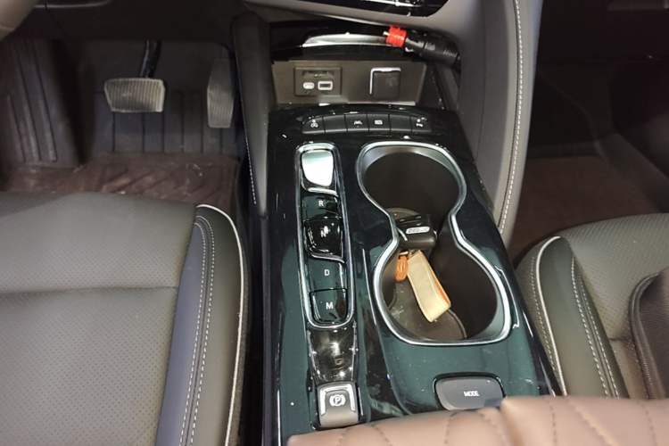 Used Buick Envision 2023 Encore Plus 652T Five-Seat Luxury Model Gear Lever