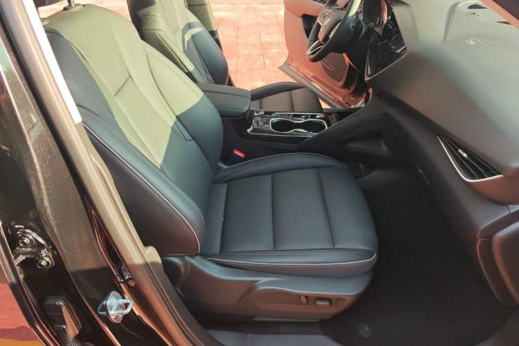 Used Buick Envision 2023 Encore Plus 652T Five-Seat Luxury Model Interior 1