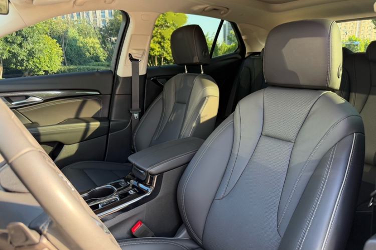 Used Buick Envision 2023 Encore S 652T Two-Wheel-Drive Luxury Model Interior 1