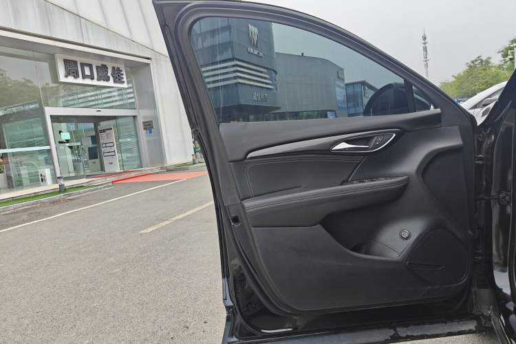 Used Buick Envision 2023 Encore Plus 652T Five-Seat Luxury Model Interior 10