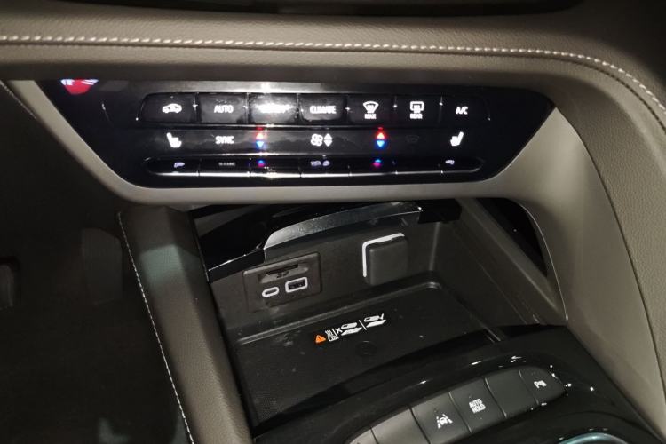 Used Buick Envision 2023 Encore Plus 652T Five-Seat Luxury Model Interior 10