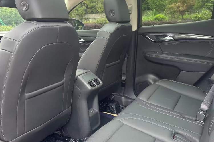 Used Buick Envision 2023 Encore S 652T Two-Wheel-Drive Luxury Model Interior 2