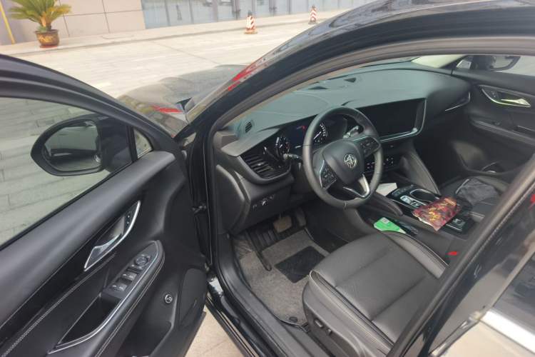 Used Buick Envision 2023 Encore Plus 652T Five-Seat All-Wheel-Drive Luxury Model Interior 3