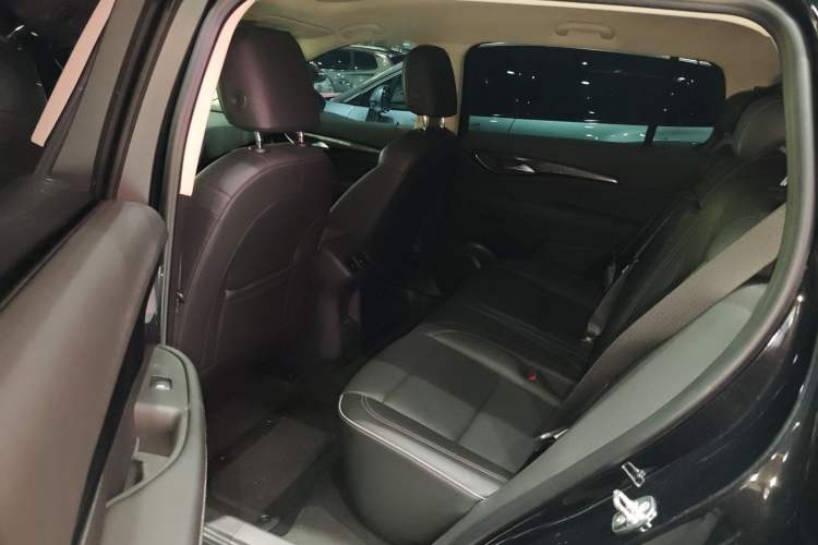 Used Buick Envision 2023 Encore Plus 652T Five-Seat Luxury Model Interior 4