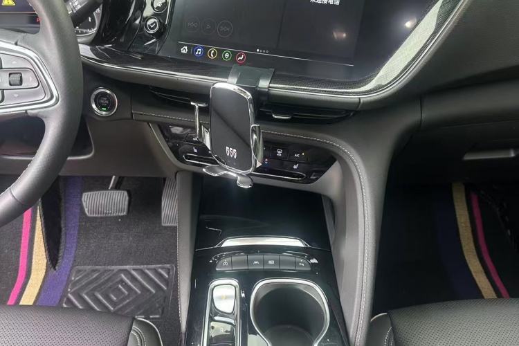 Used Buick Envision 2023 Encore S 652T Two-Wheel-Drive Luxury Model Interior 4