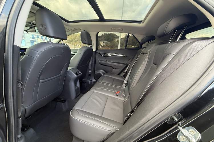 Used Buick Envision 2023 Encore S 552T Two-Wheel Drive Luxury Model Interior 4