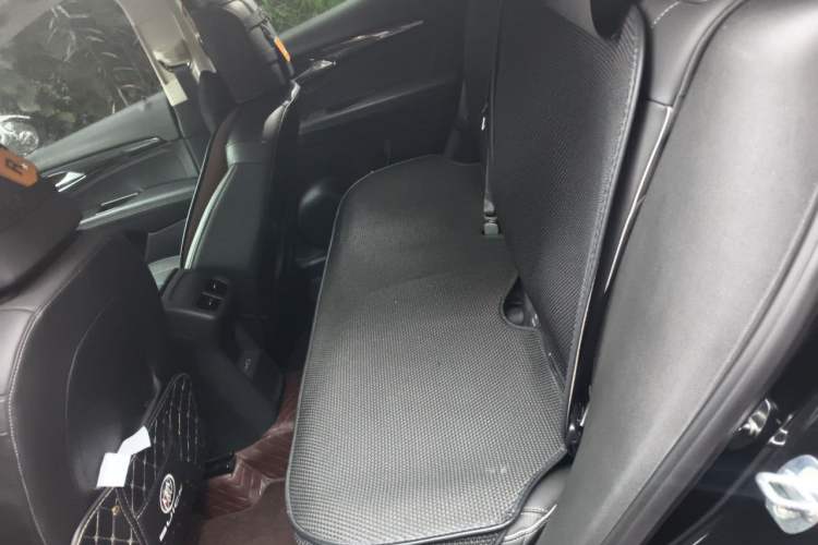 Used Buick Envision 2023 Encore S 552T Two-Wheel Drive Luxury Model Interior 4