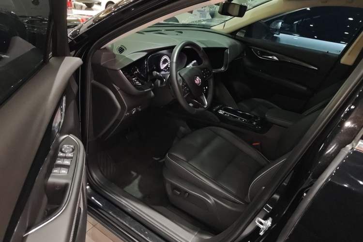 Used Buick Envision 2023 Encore Plus 652T Five-Seat Luxury Model Interior 6