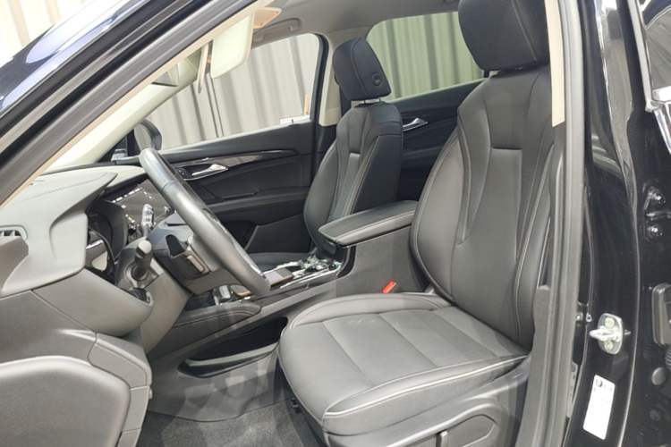Used Buick Envision 2023 Encore Plus 652T Five-Seat All-Wheel-Drive Luxury Model Left Front Seat