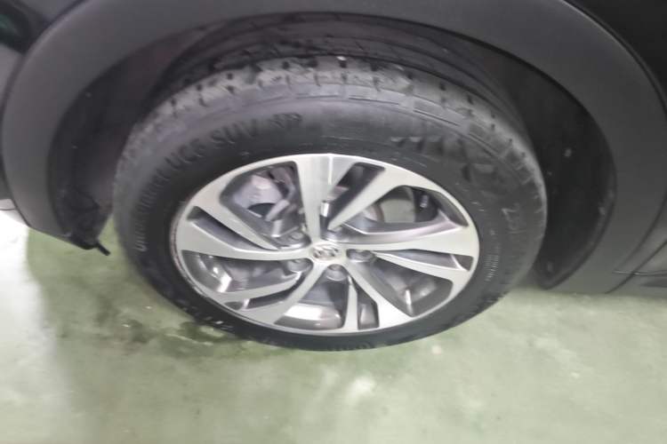 Used Buick Envision 2023 Encore S 652T Two-Wheel-Drive Luxury Model Left Front Wheel Hub
