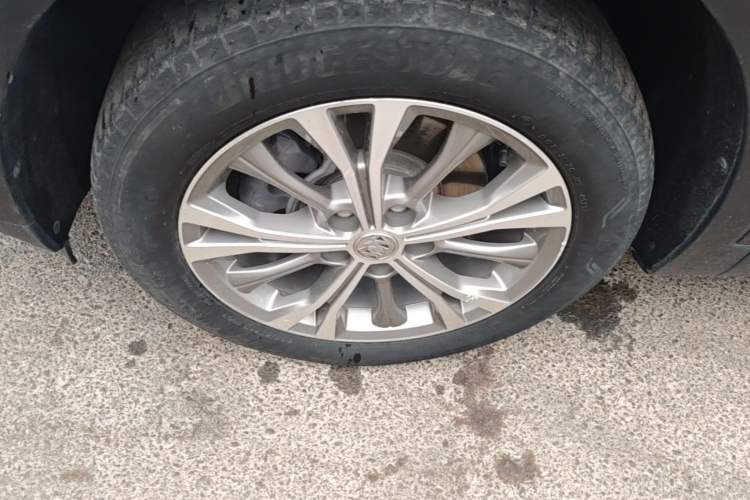 Used Buick Envision 2023 Encore Plus 652T Five-Seat All-Wheel-Drive Luxury Model Left Front Wheel Hub