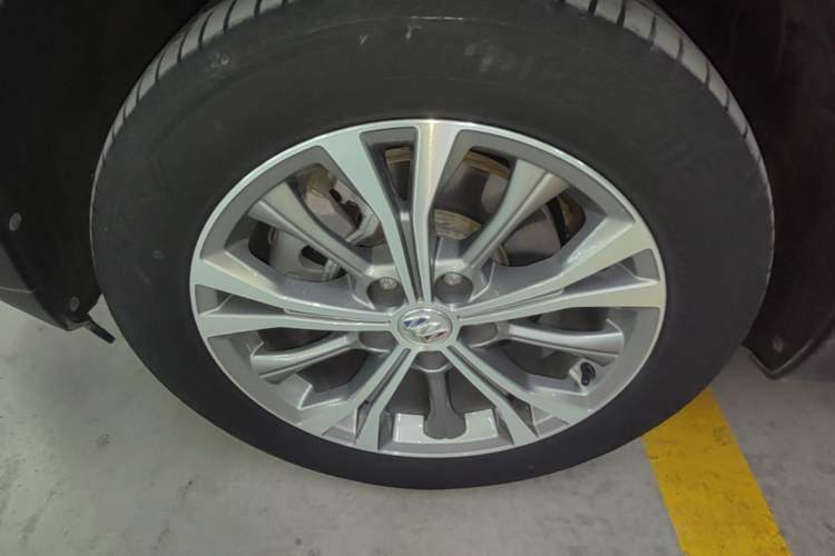 Used Buick Envision 2023 Encore Plus 652T Five-Seat All-Wheel-Drive Luxury Model Left Front Wheel Hub