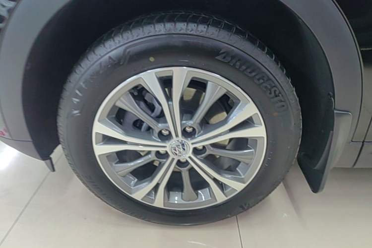 Used Buick Envision 2023 Encore Plus 652T Five-Seat Luxury Model Left Front Wheel Hub