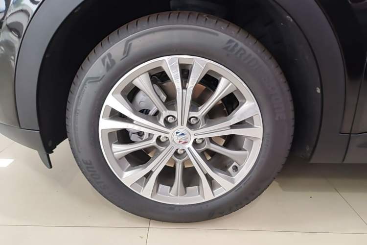 Used Buick Envision 2023 Encore Plus 652T Five-Seat Luxury Model Left Front Wheel Hub