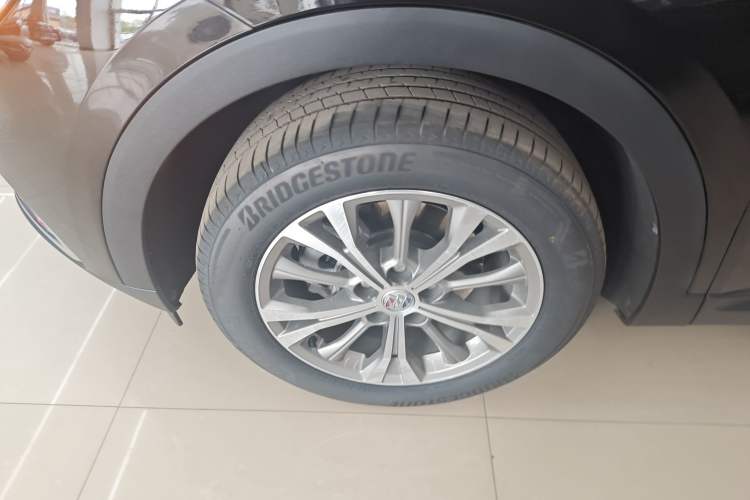 Used Buick Envision 2023 Encore Plus 652T Five-Seat Luxury Model Left Front Wheel Hub