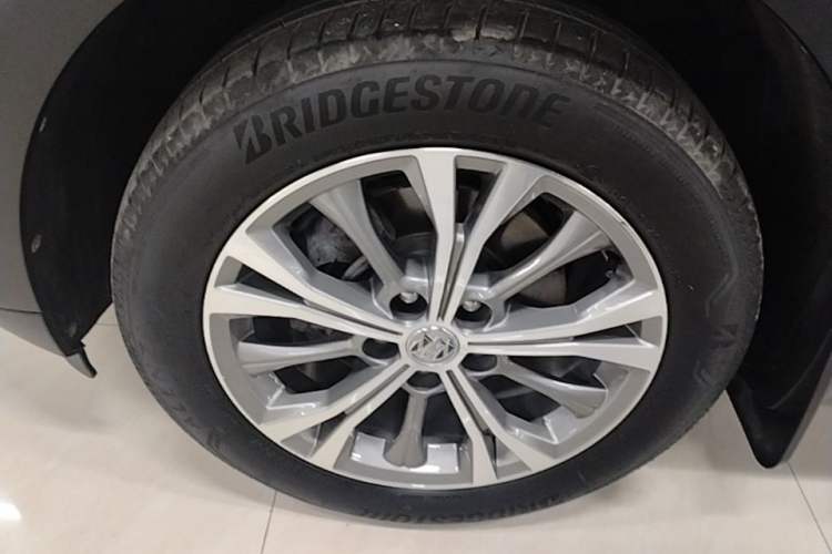 Used Buick Envision 2023 Encore Plus 652T Five-Seat Luxury Model Left Front Wheel Hub