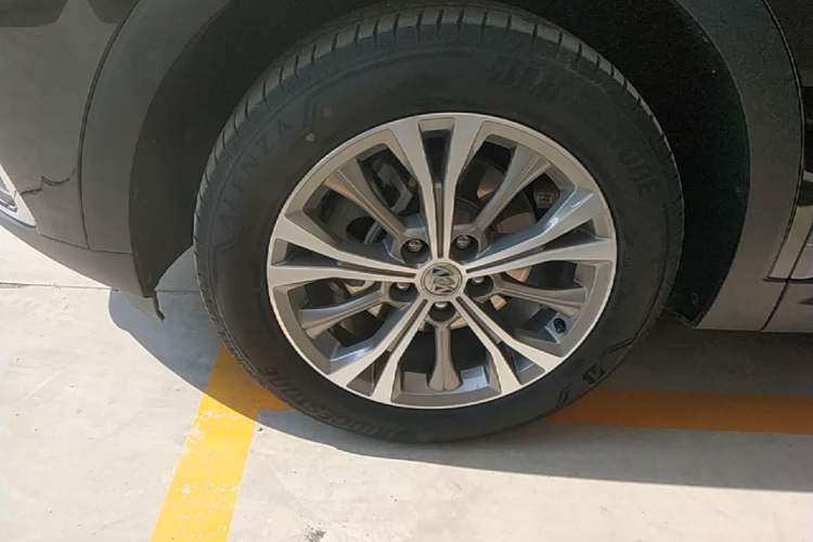 Used Buick Envision 2023 Encore Plus 652T Five-Seat Luxury Model Left Front Wheel Hub