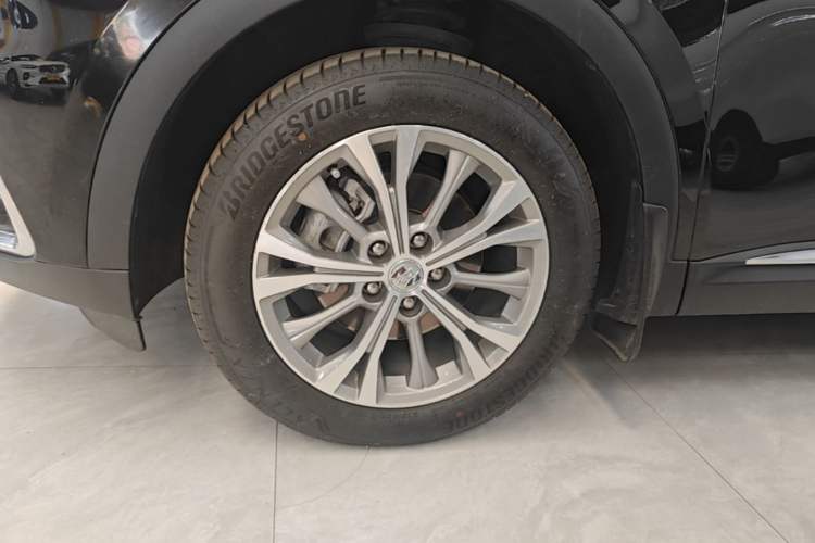 Used Buick Envision 2023 Encore Plus 652T Five-Seat Luxury Model Left Front Wheel Hub