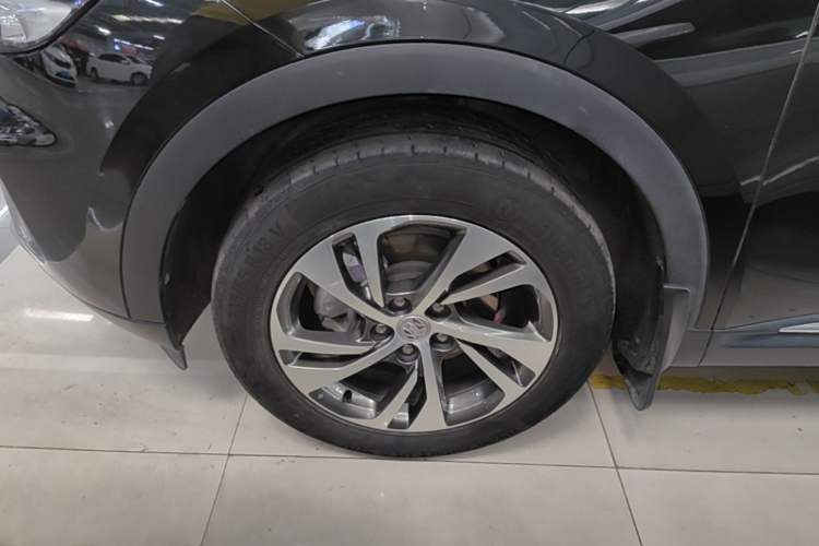 Used Buick Envision 2023 Encore S 552T Two-Wheel Drive Luxury Model Left Front Wheel Hub