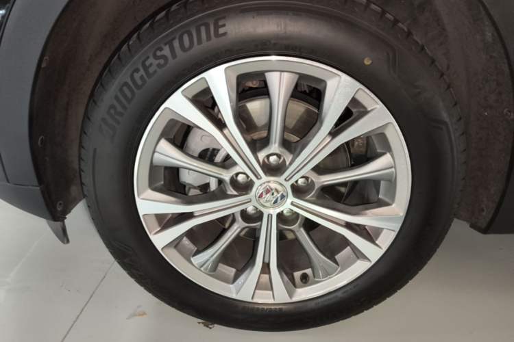 Used Buick Envision 2023 Encore Plus 652T Five-Seat All-Wheel-Drive Luxury Model Left Front Wheel Hub