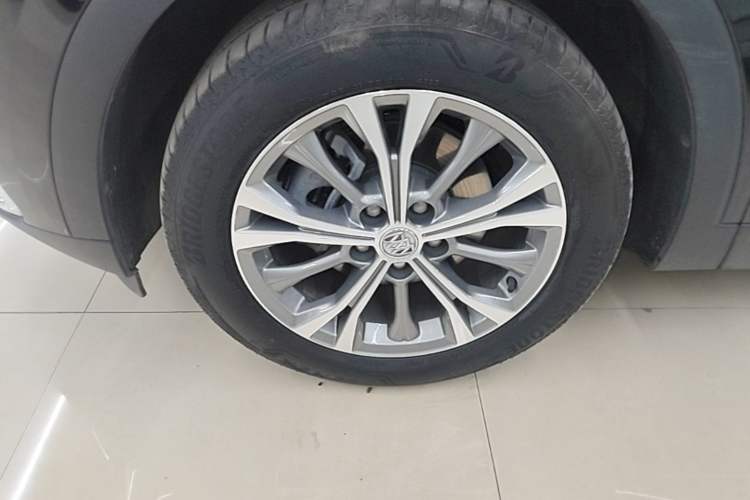 Used Buick Envision 2023 Encore Plus 652T Five-Seat Luxury Model Left Front Wheel Hub