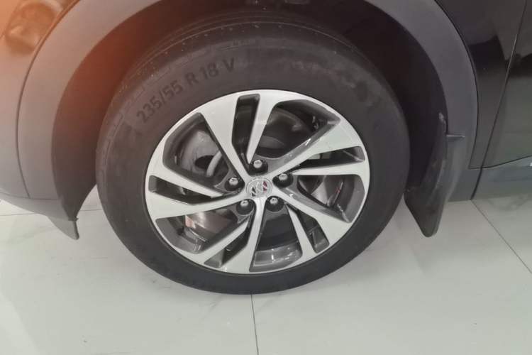 Used Buick Envision 2023 Encore S 652T Two-Wheel-Drive Luxury Model Left Front Wheel Hub