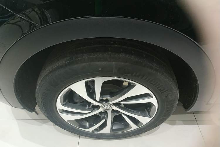 Used Buick Envision 2023 Encore S 552T Two-Wheel Drive Luxury Model Left Front Wheel Hub