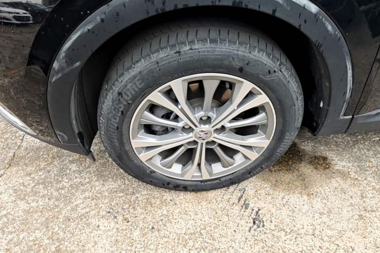Used Buick Envision 2023 Encore Plus 652T Five-Seat Luxury Model Left Front Wheel Hub